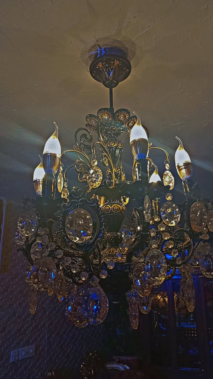 السلام عليكم
البيع 
ثريات العدد ٢
وبراكيت عدد٣ 
نضيفات جدآ 
السعر ١٦٠ بيهن مجال 
الحجم الكبير 
مكاني بغداد الصليخ ال٦٠٠
الارقم ***********
