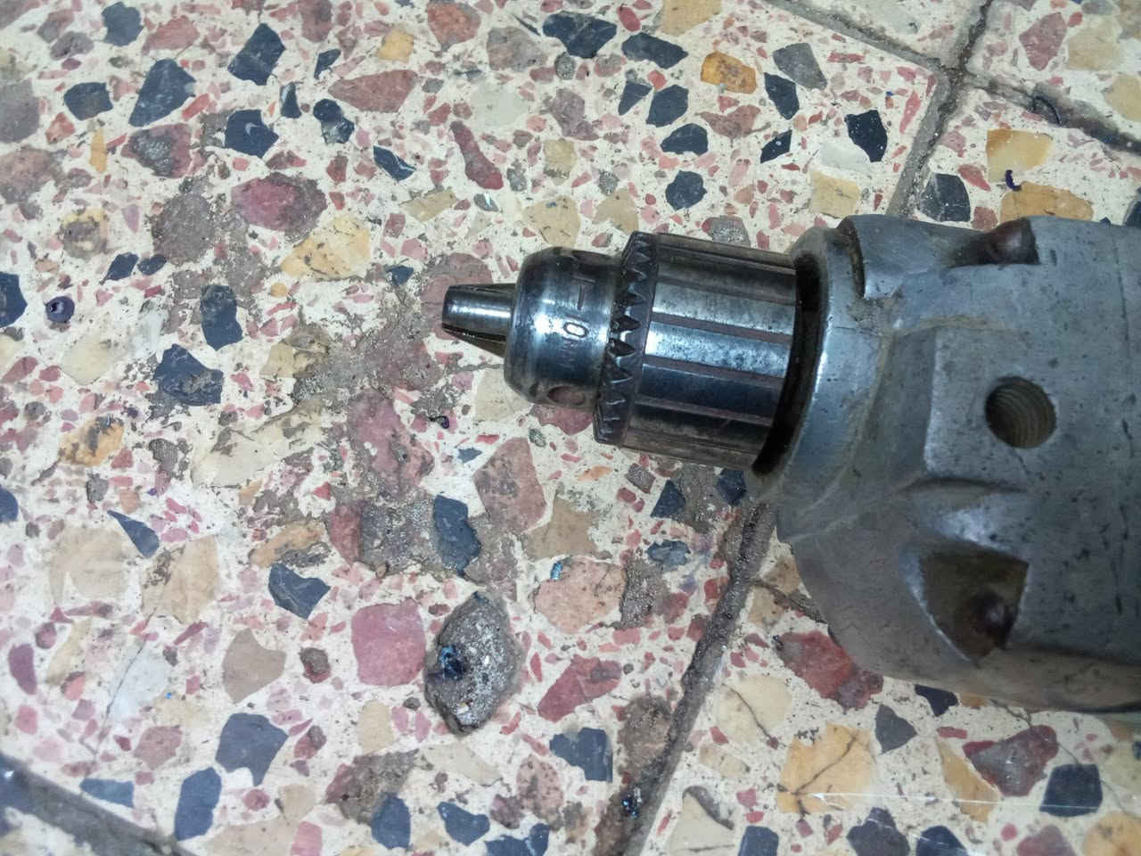 💢💢يوجد توصيل كافة المحافظات💢💢
سلام عليكم اخوان
دريل اصلي مال مؤسسة باب الاول
شغال ونظيف مثل ما موضح بالصور والفيديو
السعر: 40الف
العنوان:  بغداد
رقم:  ***********
