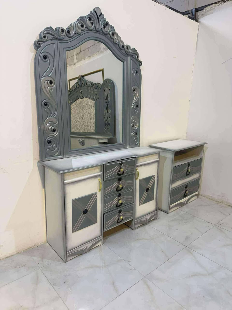 غرفه صاج صبغ خراري
السعر ٨٥٠ بيهة مجال
شد نقل داخل بغداد مجاني محافظات بكروة 
نضافه ٩٠
تسع قطع
شازلون طابوريا هديه مع  دوشك هديه✨***********📞وتساب
