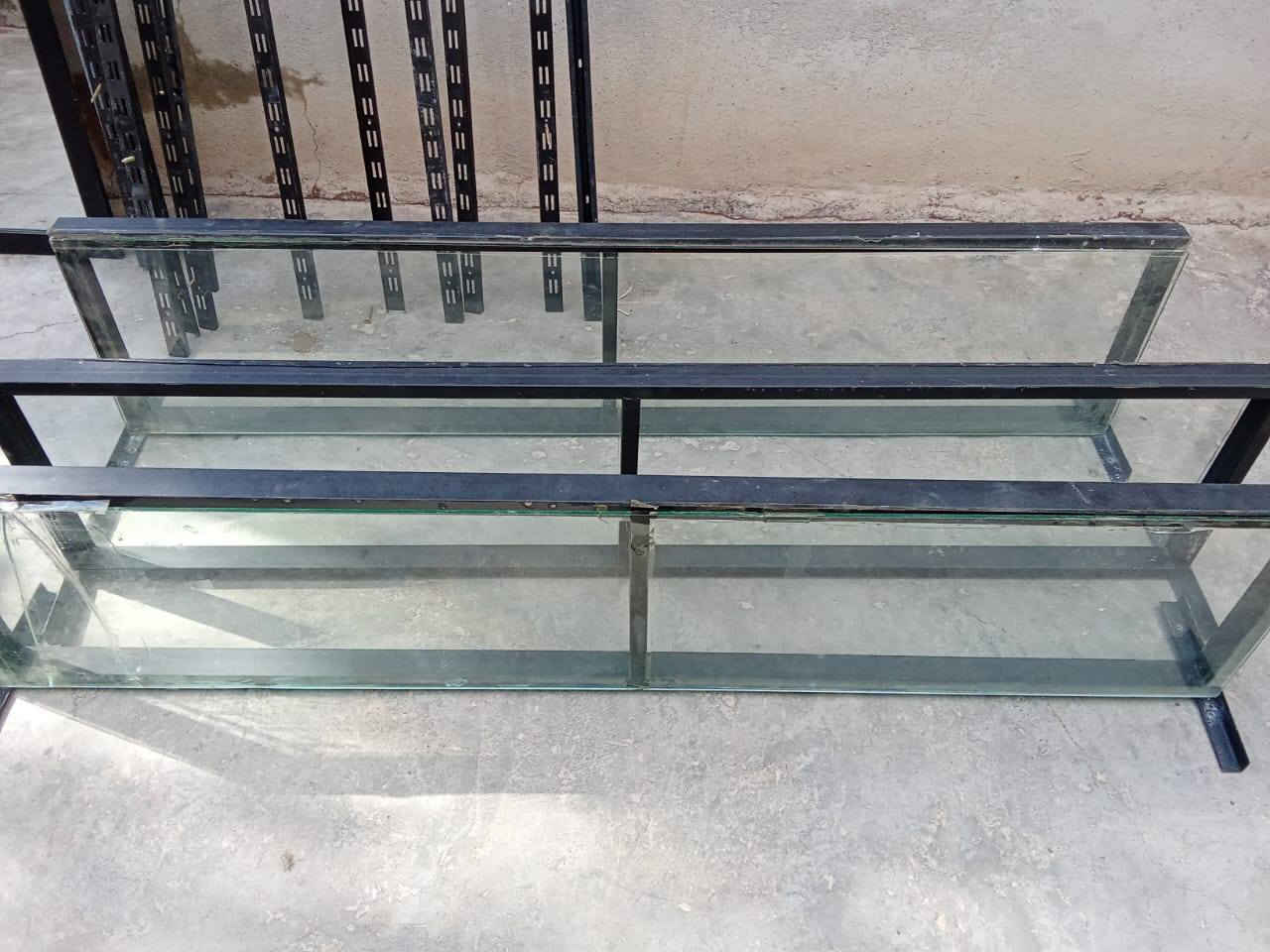 رف محل مال ملابس وياه امرايه للبيع السعر 100
***********
