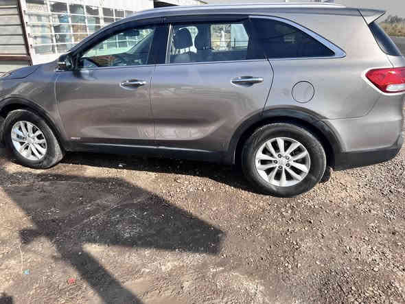 سورنتو موديل ١٨واردامريكي حادث بس بنيد اربع سلندر جي دي اي ٢٤٠٠سي وان رقم اربيل الدولي رقم هزه سنويه جددباسمي كامله مابيه اي نقص ١٧٥ وبيه مجال للطيبين السياره مال جناي التواصل ***********مكان السياره بغداد
