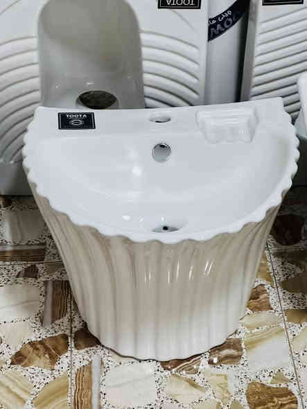 إلى وكلائنا في العراق وصول لدينا مغاسل تعليك ابيض درجه اولى اسعار تنافسيه اصحاب شركات ومجمعات ***********
