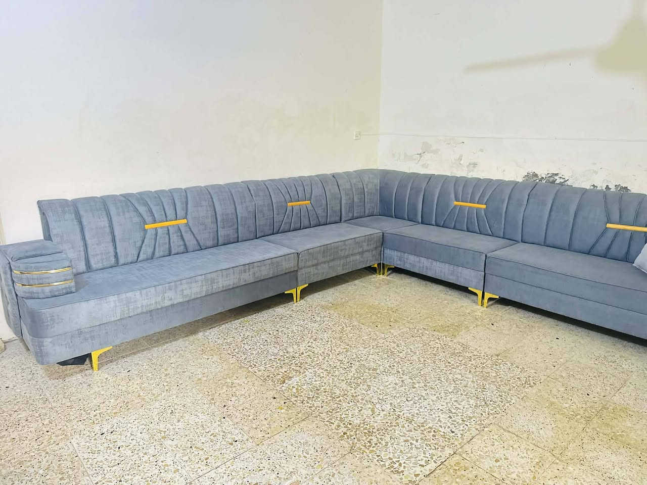 ديوان جديد 11مقعد 350 حطاطه بلاويد اسود كوشات 3ويا لاتصال ***********وتساب
