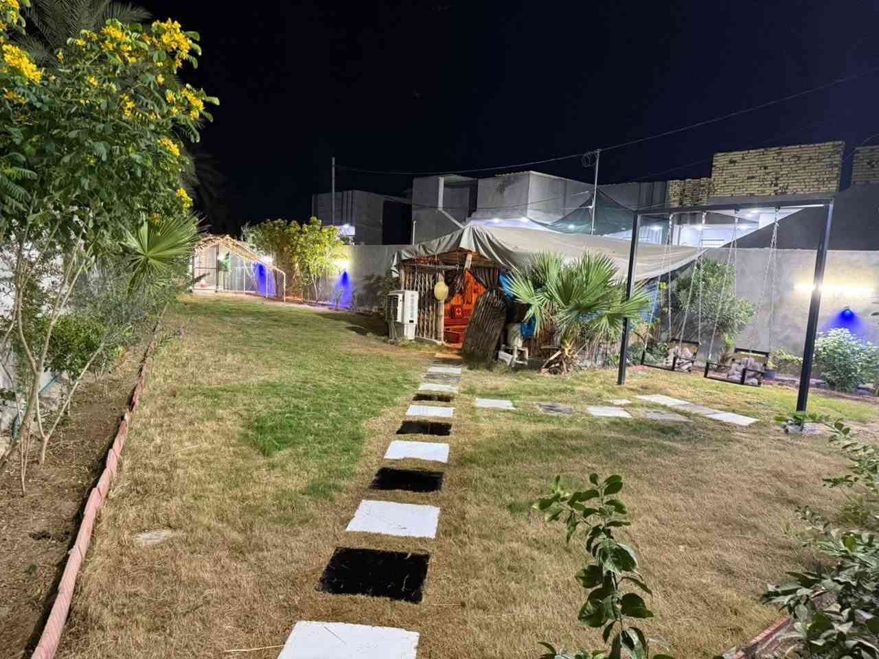 للبيع فلا مساحه 1000 متر وجها ٢٠ متر نزال ٥٠ متر اربع غرف نوم صالات ثنين حديقه اماميه خلفيه بناء بالنص مساحة البناء ٤٠٠ متر بناء حديث ٢٠٢٤ سقوف مغربيه البيت فول كامل اي نقص مابي يباع مع الاثاث ومولده ٤٥ كيفي زيرو بيركنز على ايدي مشتريها الاثاث ايطالي تخامه عدد ٢ وديوان صاله ثانيه غرف نوم عدد ٤ كاونتر تركي تصميم حديث HDF سبالت عدد ٨ كنتوري كلهن جدد جلسه اماميه مغلقه موثثه سبلت تخم شاشه وجلسه عربيه ومحميه طيور الاثات مجهز من فاملي سنتر بالكامل مع الوصولات العنوان شارع ١٠٠ طريق شريفه جديد قرب الانوار تعليم السياقه البيت طابو زراعي بأسمي سند ٢٥ تحويل ثاني يوم السعر خاص *********** او مراسله الحساب هذا 🌍🫡
