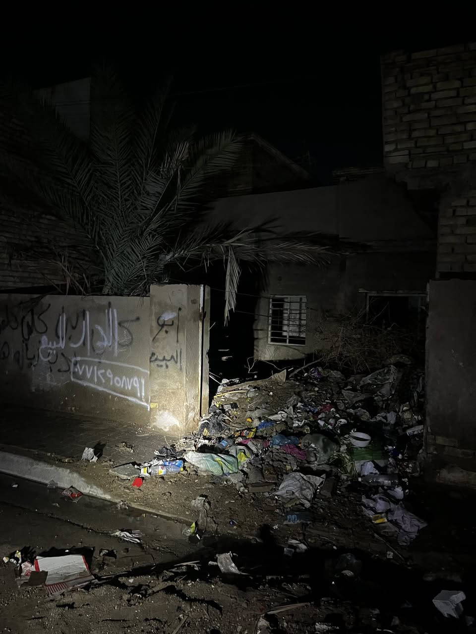 بيت بشارع 30الموقع موضح بل فيديو الچريخي شارع 30    لمساحة البيت 110متر مربع تاخذها ترمم او قطعة بكيفك ۅجه البيت على ساحة سعر البيت 52وبي مجال اتصل ودلل ماعجبك المنشور اعبره متواجد رقم واتساب ***********
