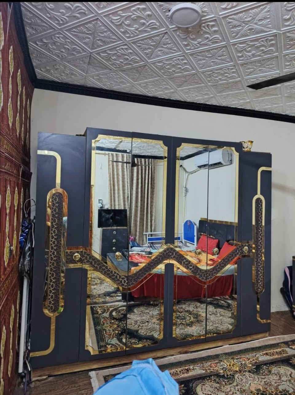 السلام عليكم غرفه نضيفه ب ٧٥٠ العنوان مدينه الصدر تلفون  ***********
