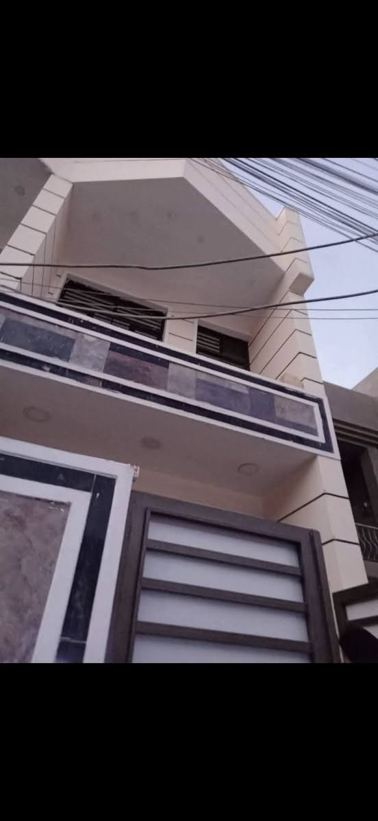 دار للبيع75 متر الامين الثانية
بناء حديث طابقين
قرب الفلكة المشجرة جهة ليمونة  موقع مميز وبداية فرع هادئ 

 3 نوم صالة مطبخ صحيات  عدد 2 
سطح شتايكر  

***********
