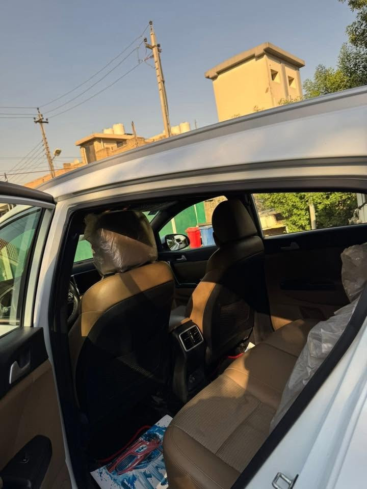 تحية طيبة 🤍
كيا سبوريتج 2020 خليجي للبيع
* الموديل: 2020
* النوع: كيا سبورتيج
* اللون: ابيض
* وارد: خليجي
* المحرك: 2000 دوش
* ناقل الحركة: أوتوماتيك
* الممشى: 94 الف كم
* السيارة بحالة ممتازة، محركات وفحص كامل، ولا تحتاج أي مصروف.
* المواصفات: شاشة، كاميرا خلفية، حساسات, ويل كروم . 2 كشن كهرباء
السياره مكفوله ماعدا بيها شخط بسيط مامبين
العنوان📍: بغداد البلديات
السعر:خابرني وتدلل وبيها مجال بسيط 
للاتصال:***********
