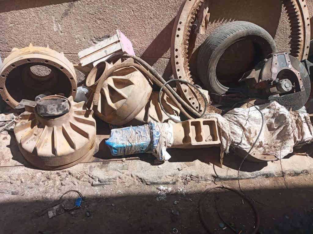 أدوات احتياطية أكسلات + كير تفصيخ + فراكات عدد ٢ + لشة جعمقه + فريم
***********
***********
