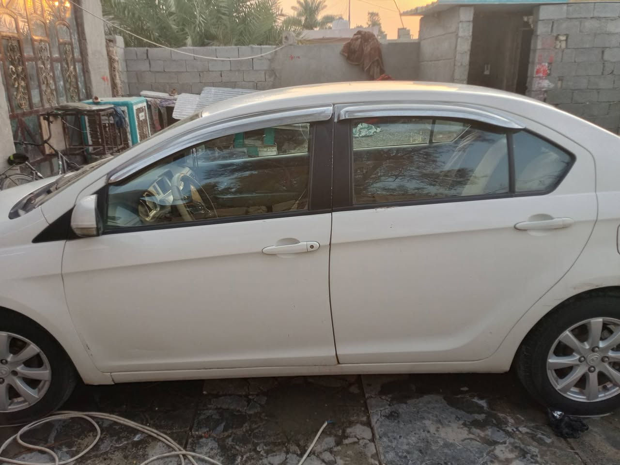 سلام عليكم سيارة كريت ويل م11خصوصي مكفوله محرك وكير وضربه وصبغ وتبريد ثلج مدور ثاني  يوم سنويه ل28 رقم نكليز بغداد لسعر 43 رقم ***********
