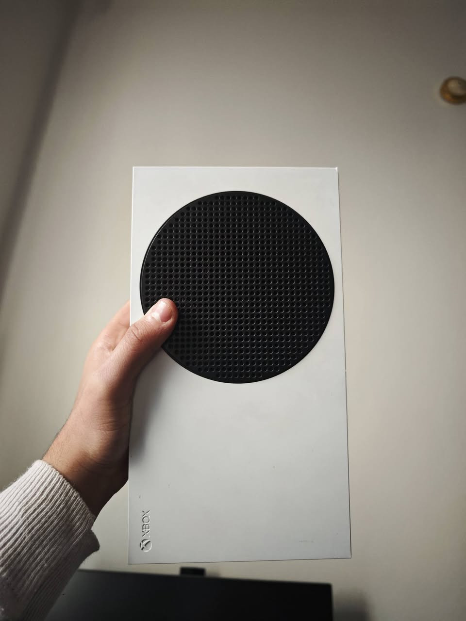 اكس بوكس سيريس اس نضيف وما مفتوح وياه يدتين السيده الاصليه بيها درفت بسيط والديه الثانيه كيم سير مابيها اي مشكله وجديده
لمعرفه السعر تفصل خاص او الاتصال ع الرقم ***********
