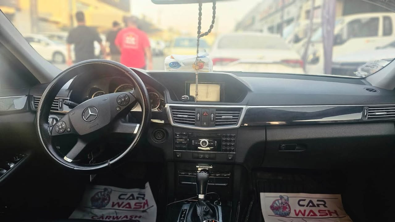 مارسيدس E200 2010 
خليجي كلين ماشية ٣٠٠ الف 
معروفة مواصفاتها 
بيها طخة بسيطة داخل العراق بالبنيد فقط ما اخترقت معدلة و مصبوغة مقدار شبر 
السعر ١٣٣ ورقة و بيها مجال حك الجية 
مكانها بغداد او الانبار ***********
