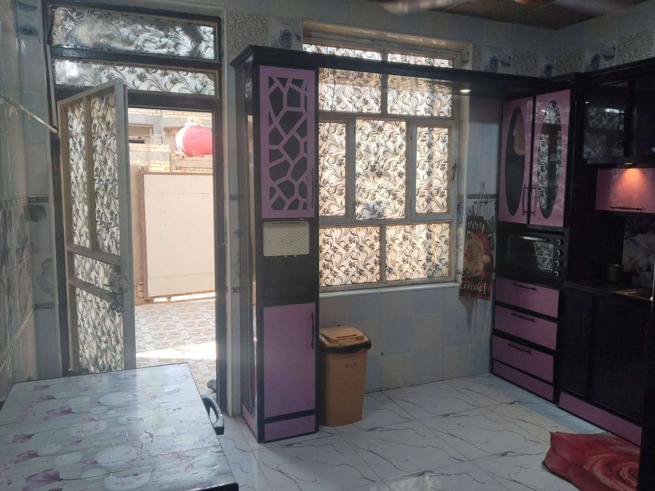 دار للبيع مساحه 200 متر زراعي الجمعيه قرب علي طه  مدرسه مستقبل الأجيال
الشارع الأول مال علي طه قريب جدا من المدرسه 

شارع صب ومجاري داخليه  عرض الشارع 7 ونص متر 

البيت نضيف مابي أي نقص 

يتكون من غرفتين وصاله واستقبال ومطبخ ومجمع صحيات داخلي وخارجي 

بيع سريع 

***********
