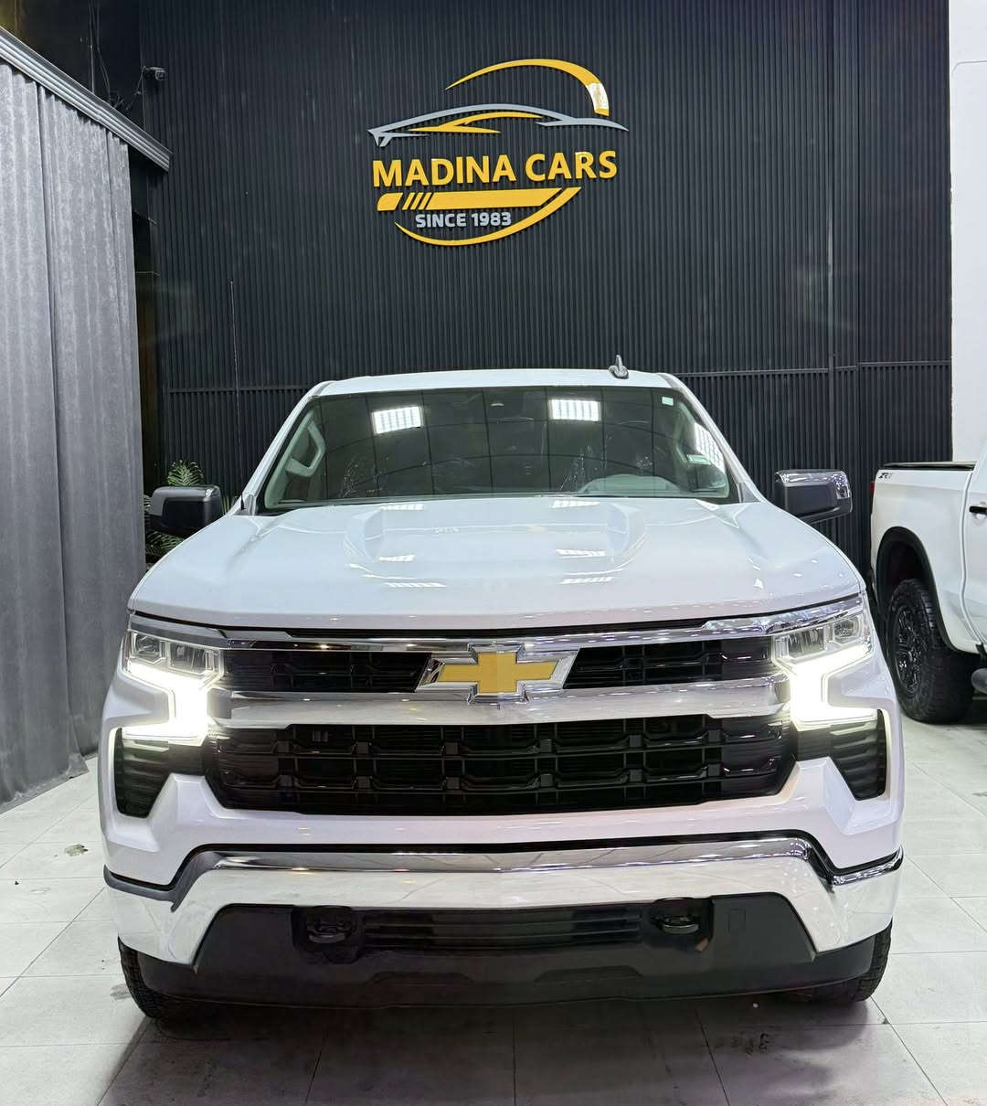 Chevrolet Silverado 
2025 LT
V8 - 5.3L - 4x4

بسمە و شغال
شاشە و کامیرە
لایت لید
کوشینات هیتر
کوشینات کهرابایی
سوکان هیتر
گیج الکترونی
رادار
ئوتو ستوب
ویل ٢٠
باب طویل
بودی قصیر
دبل اکسل

29.000 mile
کلین تایتل
سعر 375 ورقە

معرض ( مەدینە ) اربیل شارع ١٠٠م
0750 261 2500
0772 665 1010
