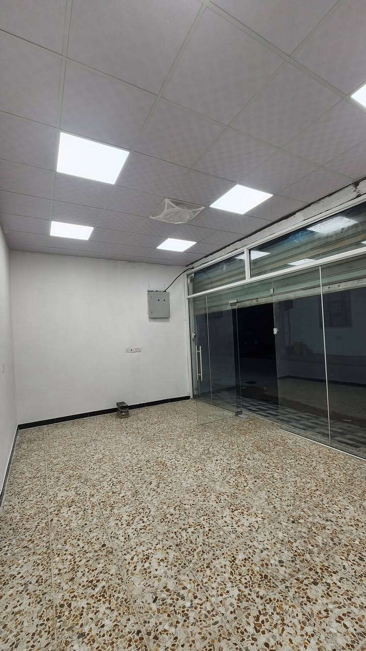 اسعار مميزه محلات للايجار
مجمع الاميرات مقابل مدرسة الارتقاء على شارع جامعة الكفيل 
***********
