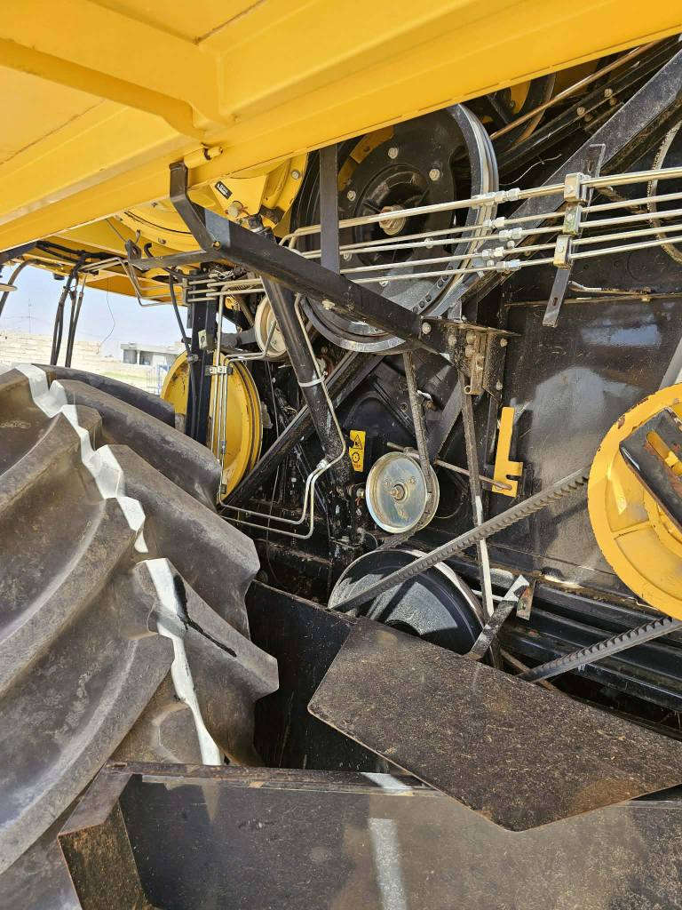 السلام عليكم
للبيع حاصدة نيوهولند 
موديل..  2014
حجم 50-40 قايش.. 4بلم 
فول مواصفات حار بارد دبل امرا كهربائيّ أكسل خلفي عريض
رقم اربيل.  تحويل ثاني يوم 
عاده 3000.    ... مكان كركوك الحويجه العباسي الطارقيه
السعر. 80 او بيه مجال للشراي 
للاستفسار ***********
