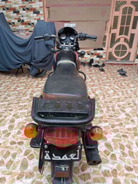 دراجه بوكسر للبيع موديل ٢٠ نضيفه سعره ٩٧٥ وبيه مجال اليريده ايدك ٠٧٧١٩...