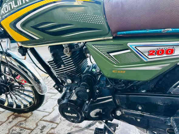 السلام عليكم 
دراجه موديل 2025 نضيفه 
مجفته جديد راجعه بلادية
سعر الدراجه 700 الف
وبيها مجال حك جية
الرقم ***********
