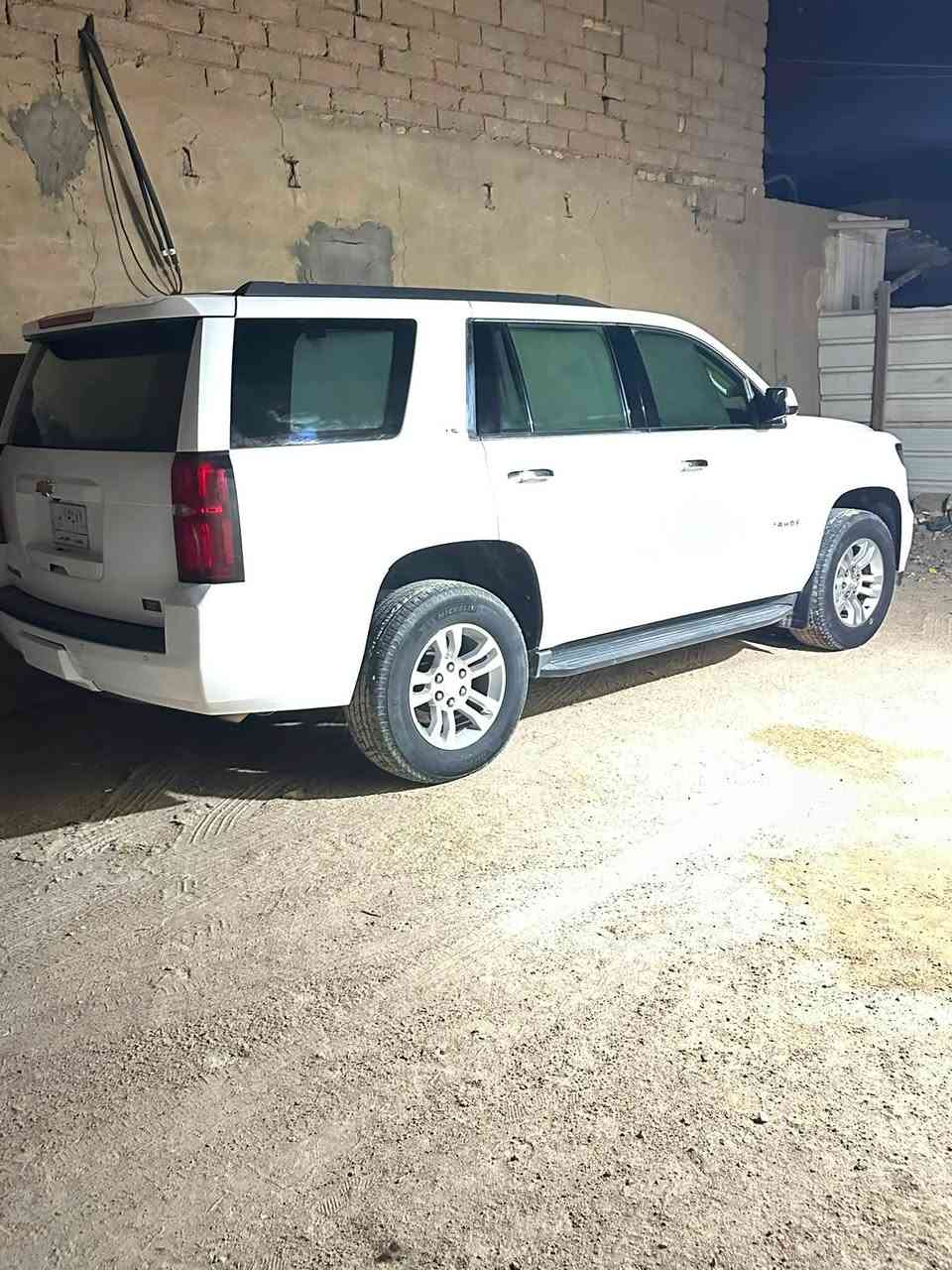 تاهو 2017
رقم بصره باسمي تحويل ثاني يوم 
ماشي 123 km

LS
كشنات مخمل سياره خليجي مكفوله ما عدا شب. بارد جامدغ امامي 
مواصفات كامره حساسات امامي  خلفي 
كشنات كهربائي 
تبريد ثلاثه قطع بلاد فول 
قاصة
محرك 5300
مكاني بصره  ***********
وباقي المواصفات معروفه
