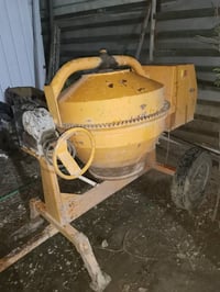 اخوان  خباطة ايرانية نص جيس كهربائية  نظيفة جدا وشغالة  مكاني بغداد ال...