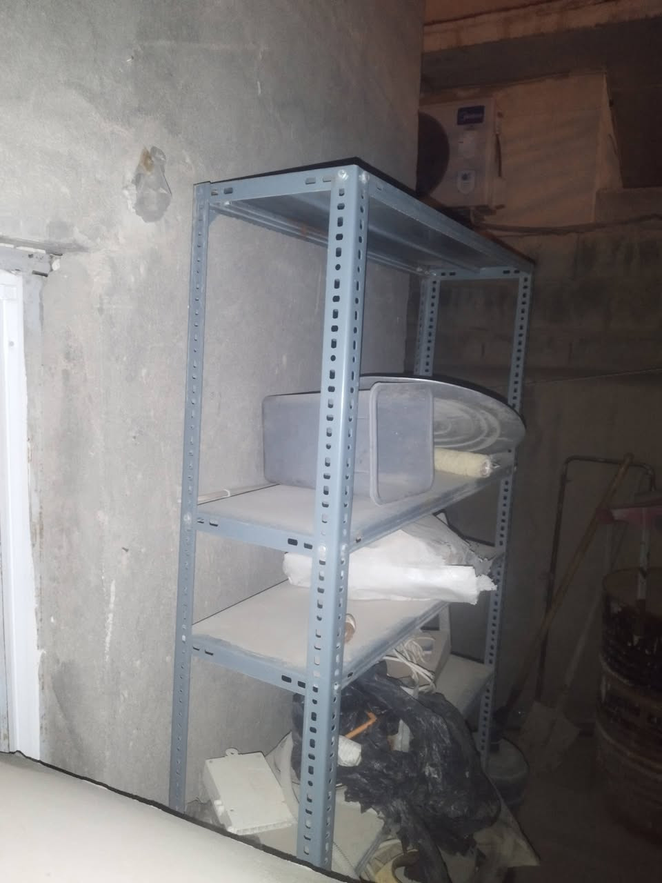 السلام عليكم عدي رفوف الله شاهد استخدم شهر وشمرتهن بل مخزن رفوف قويه مو سوكي اني مشتريهن بيدي الرفوف اصليات يتحمل الرف الواحد  60 كيلو كلش قويات مشتري الواحد ب 90 اريد ابيعهن الواحد ب 50 قفل مكاني كربلاء رحمه ع والديكم لي مايعرف اسعارهن لا يكسر بيهن محتاج واريد ابيعهن
الارتفاع مترتين 
عرض الرف 40 
طول الرف 90
العدد 4 مرفوف 
الصوره الثانيه

الارتفاع  2 متر 
العرض 30 
الطول 90
العدد 2 رفوف
يعني مجموع لكل الرفوف 6 رفوف 

سعر الرف 50 الف مكاني كربلاء


**إذا كنت صاحب هذا الإعلان وتريد حذفه لأي سبب، رجاءا أرسل رسالة إلى الدعم الفني**