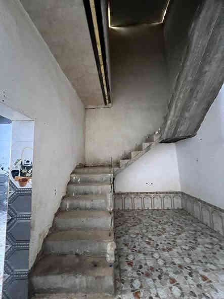 لسلام عليكم
بيت للبيع مساحه 121م يتكون من طابقين الاول يتكون من غرفه وصاله ومطبخ واستقبال وحمام داخلي وحمام خارجي والطابق الثاني بتكون من ثلاث غرف بس يحتاج لباخ متوفر جيمع الخدمات ماء وكهرباء ومجاري شارع فرعي عرض الشارع 10 م ويبعد عن الشارع الرئيسي  تبليط يبعد عنه 30 متر المكان سوق الشيوخ قرب ام

عواد الجوايه. جسر الصابئة الاستفسار اكثر الاتصال 

   الرقم فقط واتساب ***********

او التصال على الرقم  ‭ ٠٧٨٣ ٠٩١ ٦٧٢٧‬
