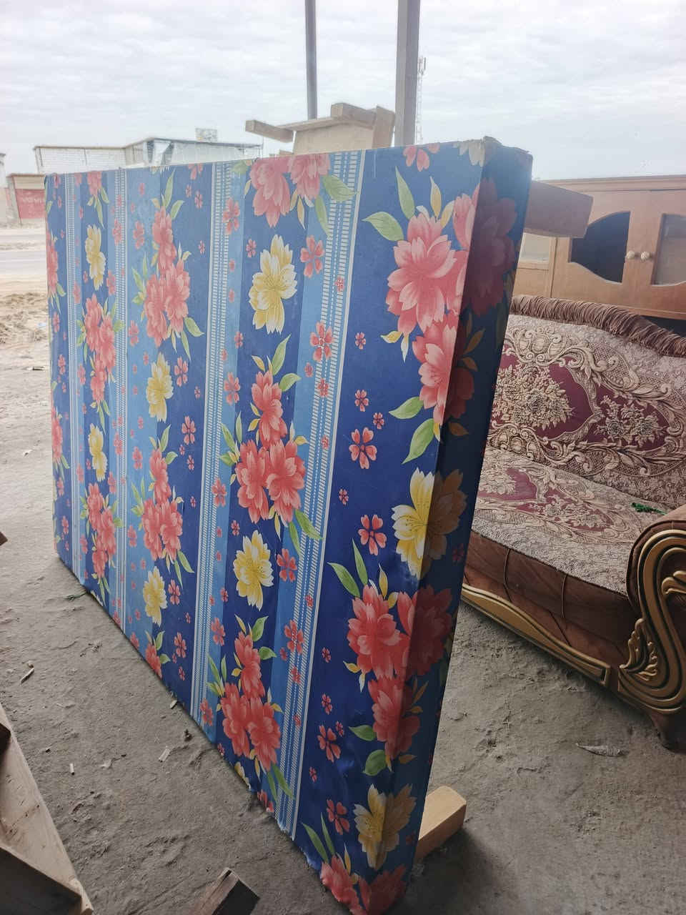 #يا الله... غرفة ام الستة صاج مستخدمة نظيفة ومرتبة  وكاملة بسعر مناسب جدا 

الشراي يتفضل خاص 

#العنوان // الحمزة الغربي __ قرب تقاطع معمل السكر 
***********
