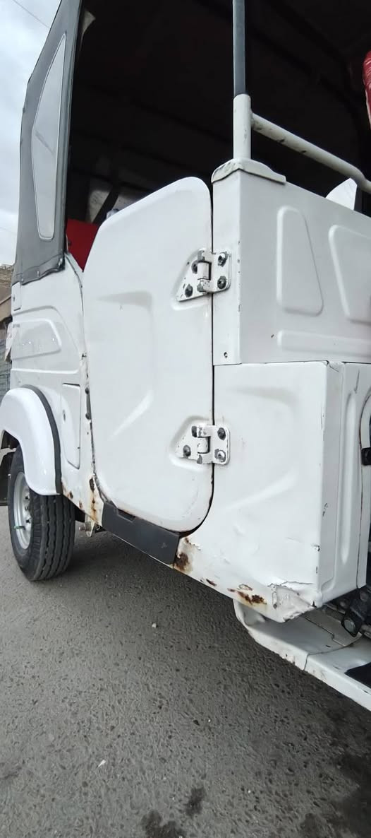 سلام عليكم تكتك موديل 2021 شهر الثامن للبيع التكتك لا صبغ ولا ضربة حتى الدوس مامعمره بعدها بلاديه  والمكينة خير من الله وناعمه 
رقمها بغداد انگليزي وتحويل ثاني يوم 
السعر :8250
العنوان :  بغداد مدينة الصدر 
للاستفسار : ***********
