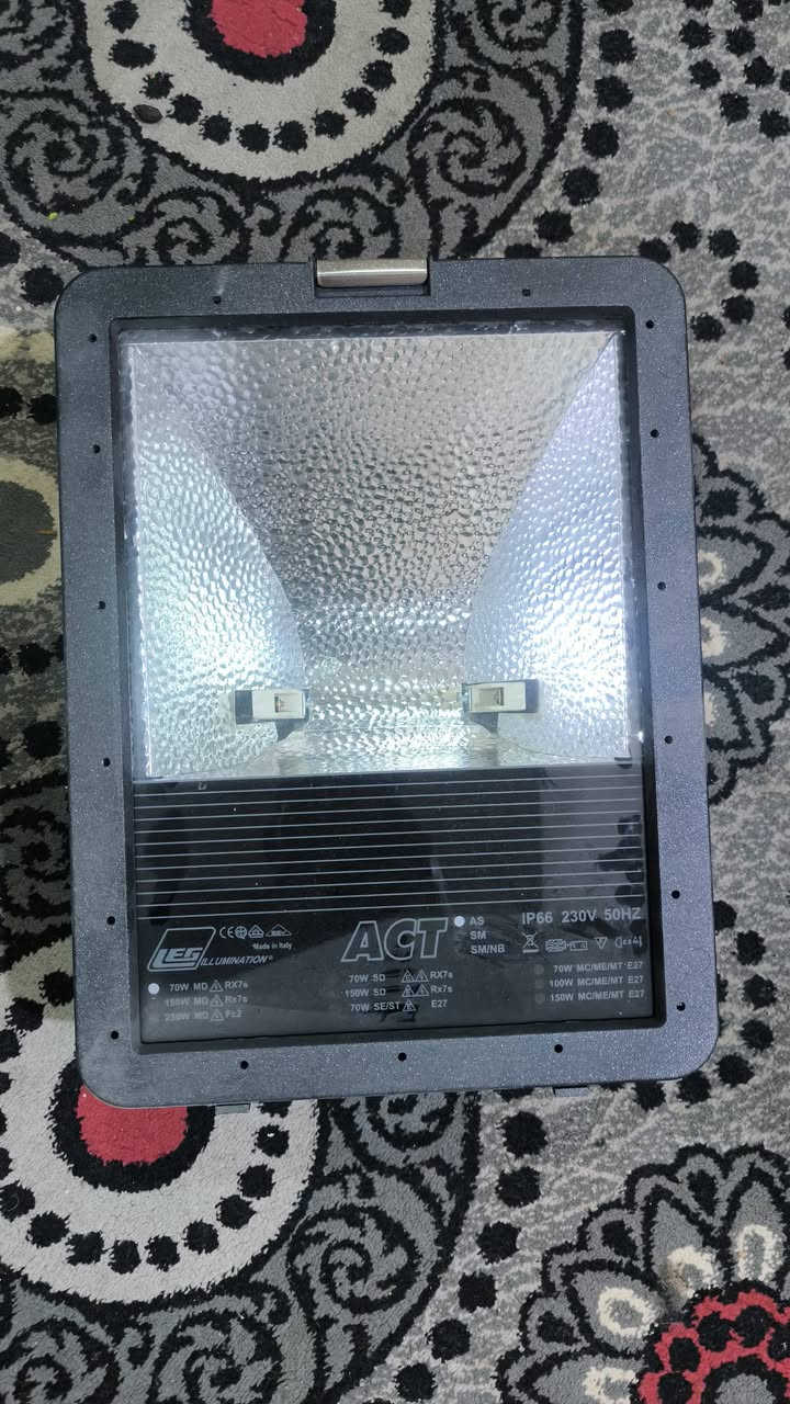 سلام عليكم متوفر ابلوجكترات ايطالي الصنع الكل جديد كارتون من 70واط الى، 250واط+مدفأه ايطاليه الصنع+ مصباح جداري صنع في فنلندا. 72 قطعه توصيل جميع المحافظات الاتصال***********
