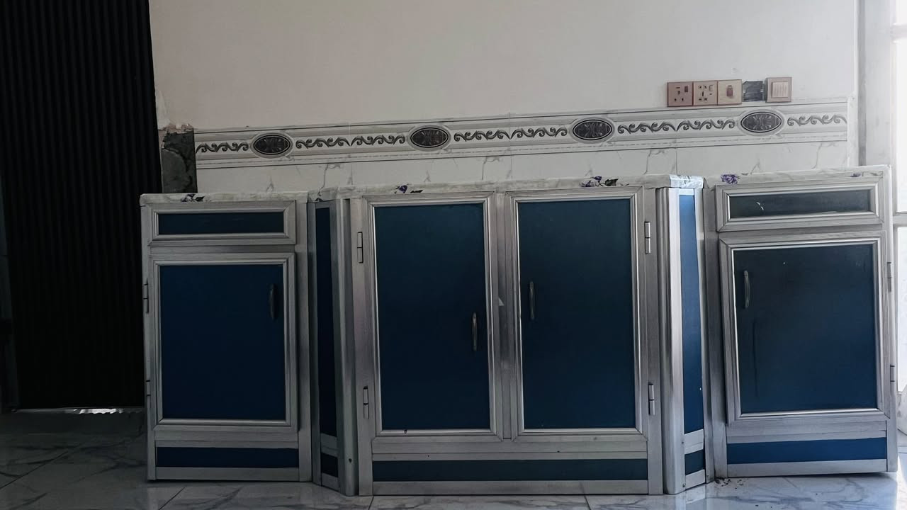 كاونتر مستخدم للبيع  كلش نظيف 
3 قطع 
الارضي والملحق 2 متر 
السنگ متر ونص
السعر 200
مكان النجف شارع المطار 
***********
