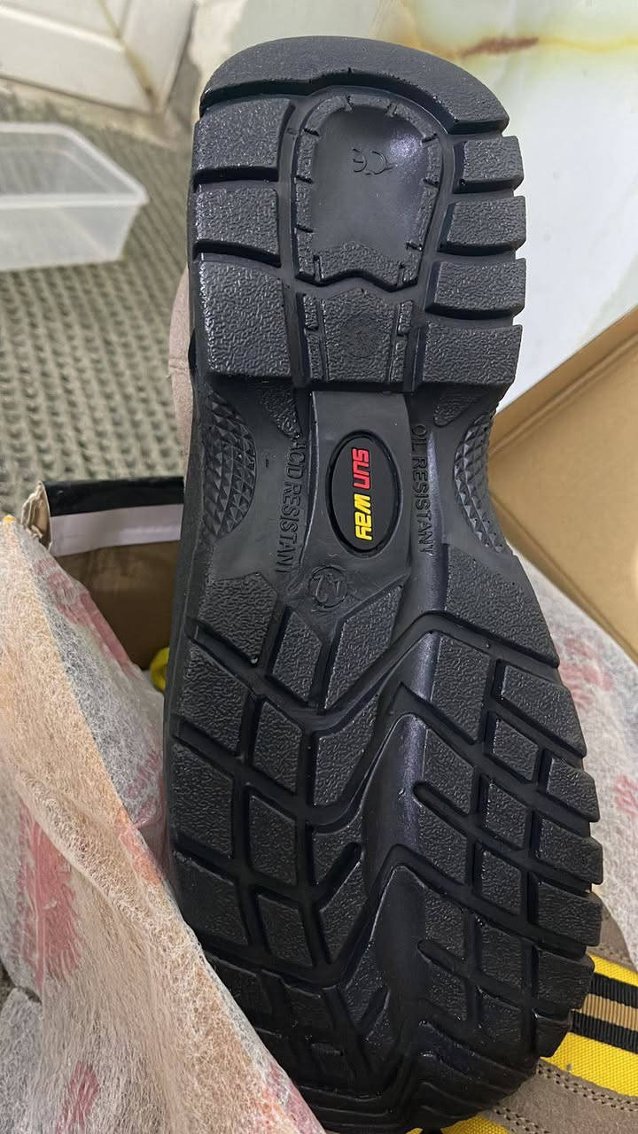 سيفتي رجالي قياس ٤٢ 
ماركه sunway 
جديد كارتون 
السعر ٥٠


**إذا كنت صاحب هذا الإعلان وتريد حذفه لأي سبب، رجاءا أرسل رسالة إلى الدعم الفني**