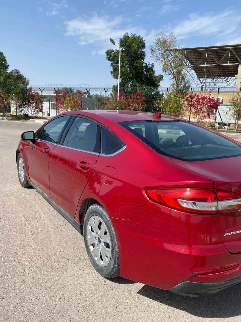 فورد فيوجن موديل 2020 للبيع
ضربة موضح بلصورة 
بارد جاملغ أمامي أيمن وأيسر 
كير مبدل وكالة في مركز جكمجة وكيل شركة فورد في بغداد
تبريد شغال محرك مكفول 
السيارة اني مستوردهة 
ماشية 107الف
السعر 115$ وبيهة مجال بسيط
للاستفسار *********** ما متواجد على النت
