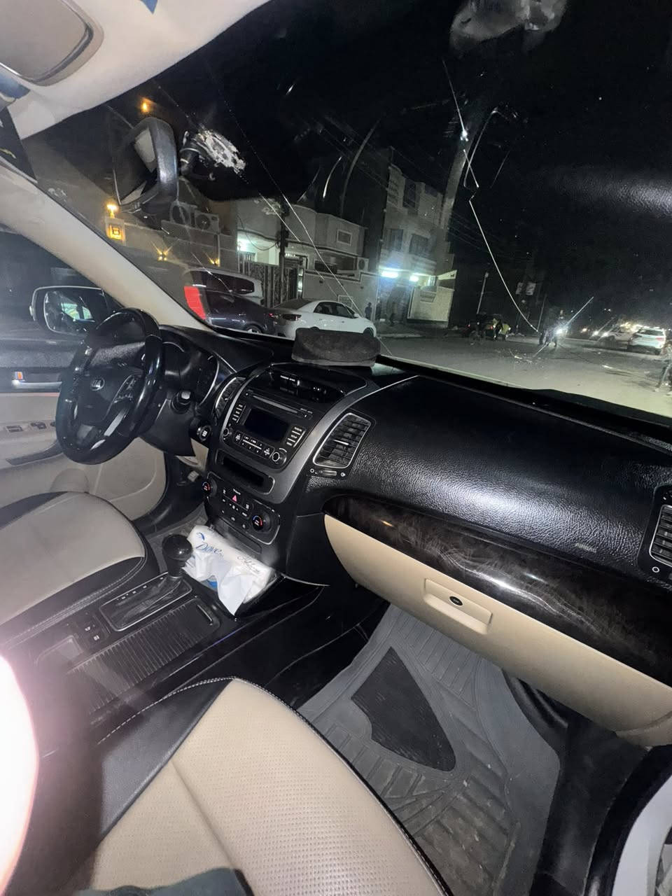 سلام عليكم عندي سورنتو مديل ١٣شكل ١٥ سيار خليجيه جاهزه مخرك٤ سعره ١٦٥ بيه مجال بسيط مكان بغداد الشعب سريدات رقم ***********
