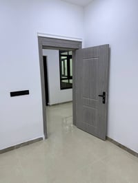 شقة للايجار مساحه ١٤٠متر مربع تحتوي غرفتين نوم واحد ماستر ومطبخ كبير و...