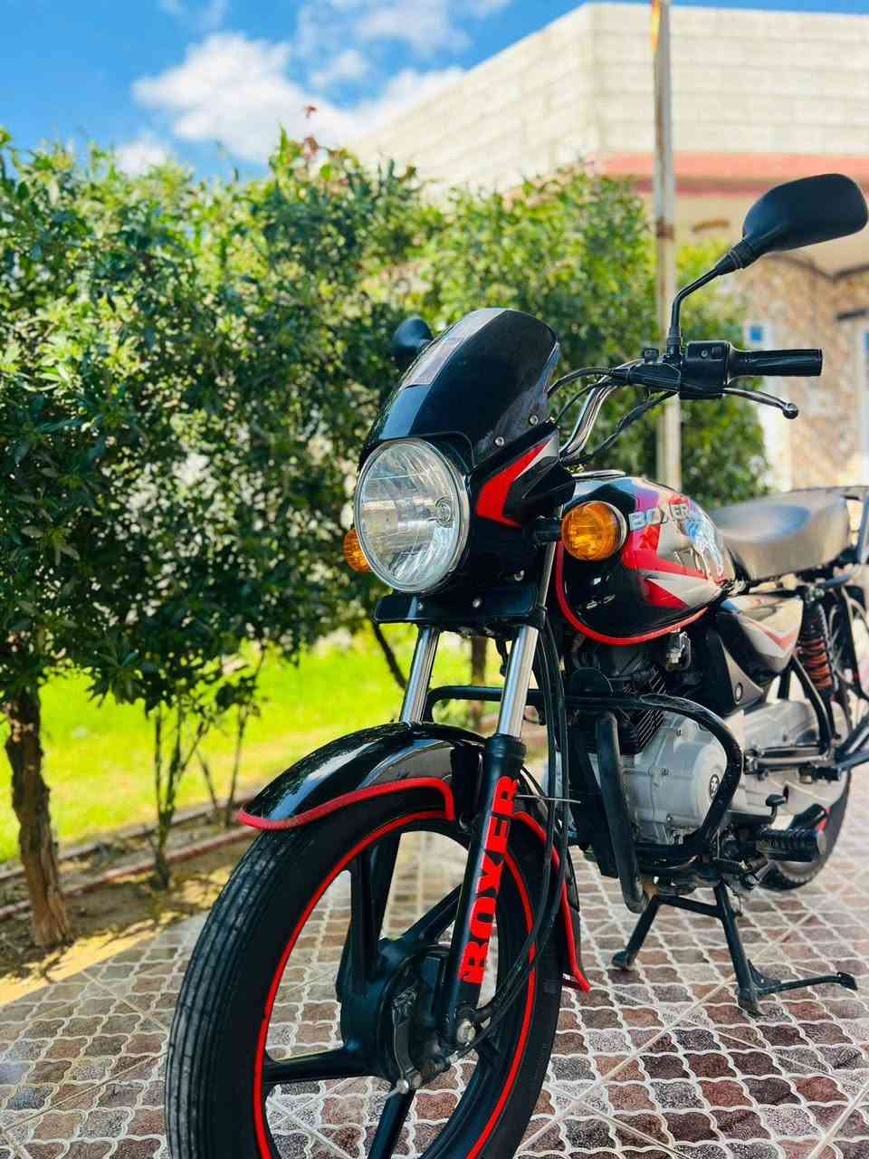 السلام عليكم ورحمة اللّٰه وبركاته
دراجة بوكسر 2020 نازلة 2021 لون أسود وخطها أحمر أوراق أصولية كاملة شرط الترقيم الدراجة نظيفة وعالبلاد 

الدراجة مجفته تجفيت نظيف ويخبل .

سعرها مليون و 50 ألف دينار فقط 

الشراي يتصل أو يراسل واتساب فقط ( *********** )
