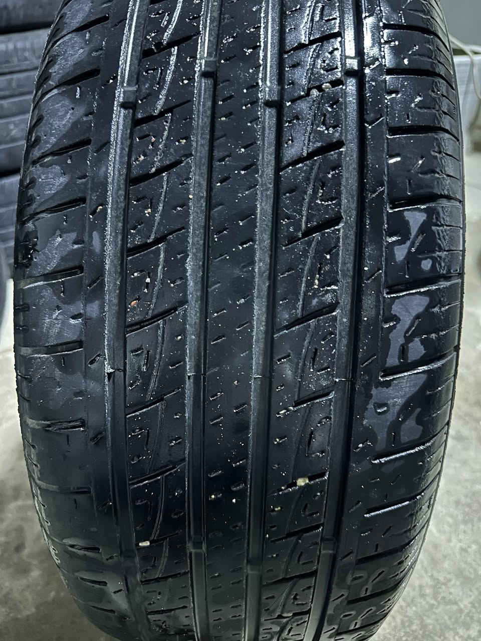 زوج تايرات صيني دره جه اول 
حجم ٢٣٥/٥٥/١٨
نضيف 
سعر ٥٠ الف قفل 
انتاج ٢٤ اسبوع ٣٨
توصيل موجود 
رقم واتساب ***********
