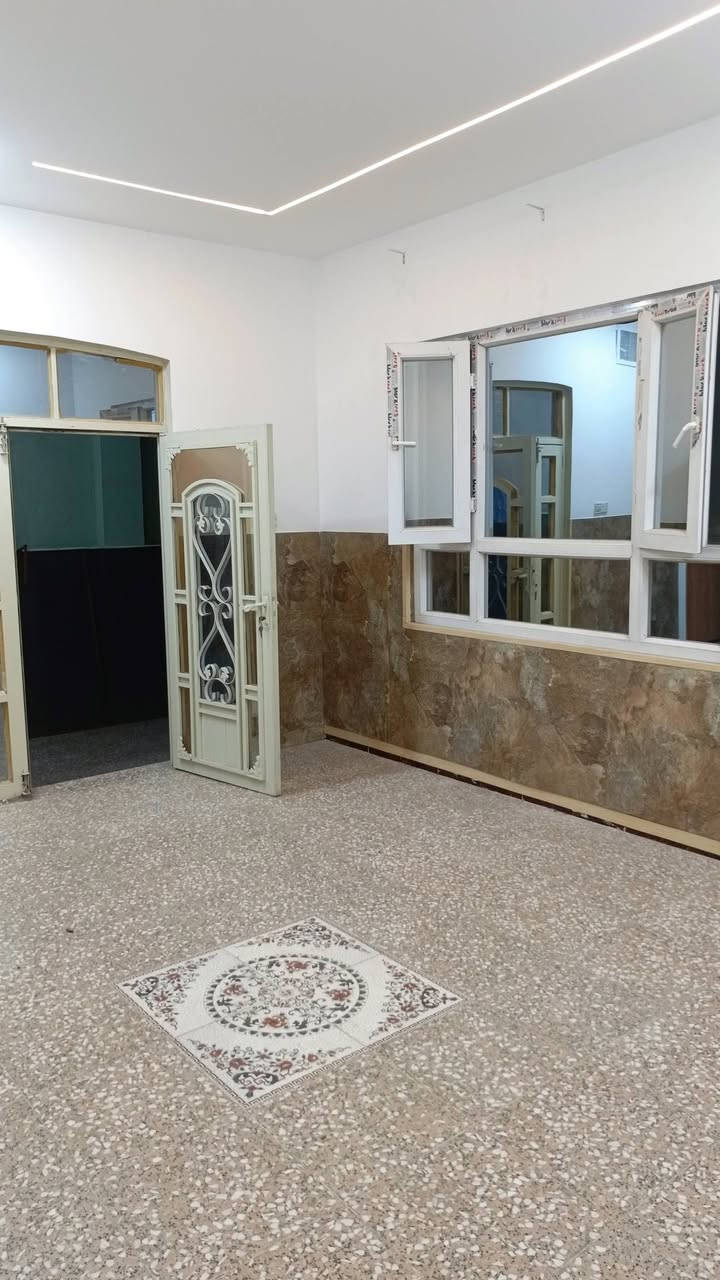 مشتمل للايجار طابقين 
حي المزارع بالقرب من 
 بيست بيو غرفتين نوم 
حمام2 مطبخ استقبال 
كراج سياره 
للاستفسار الاتصال على الرقم 
***********
