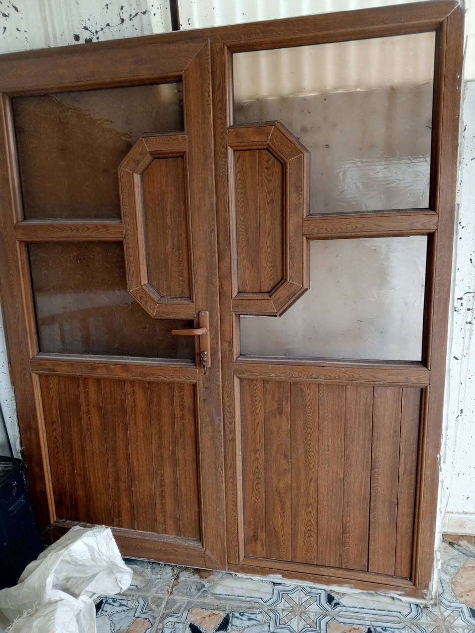 سلام عليكم باب نضيف لبيع كامل بس شد ***********
