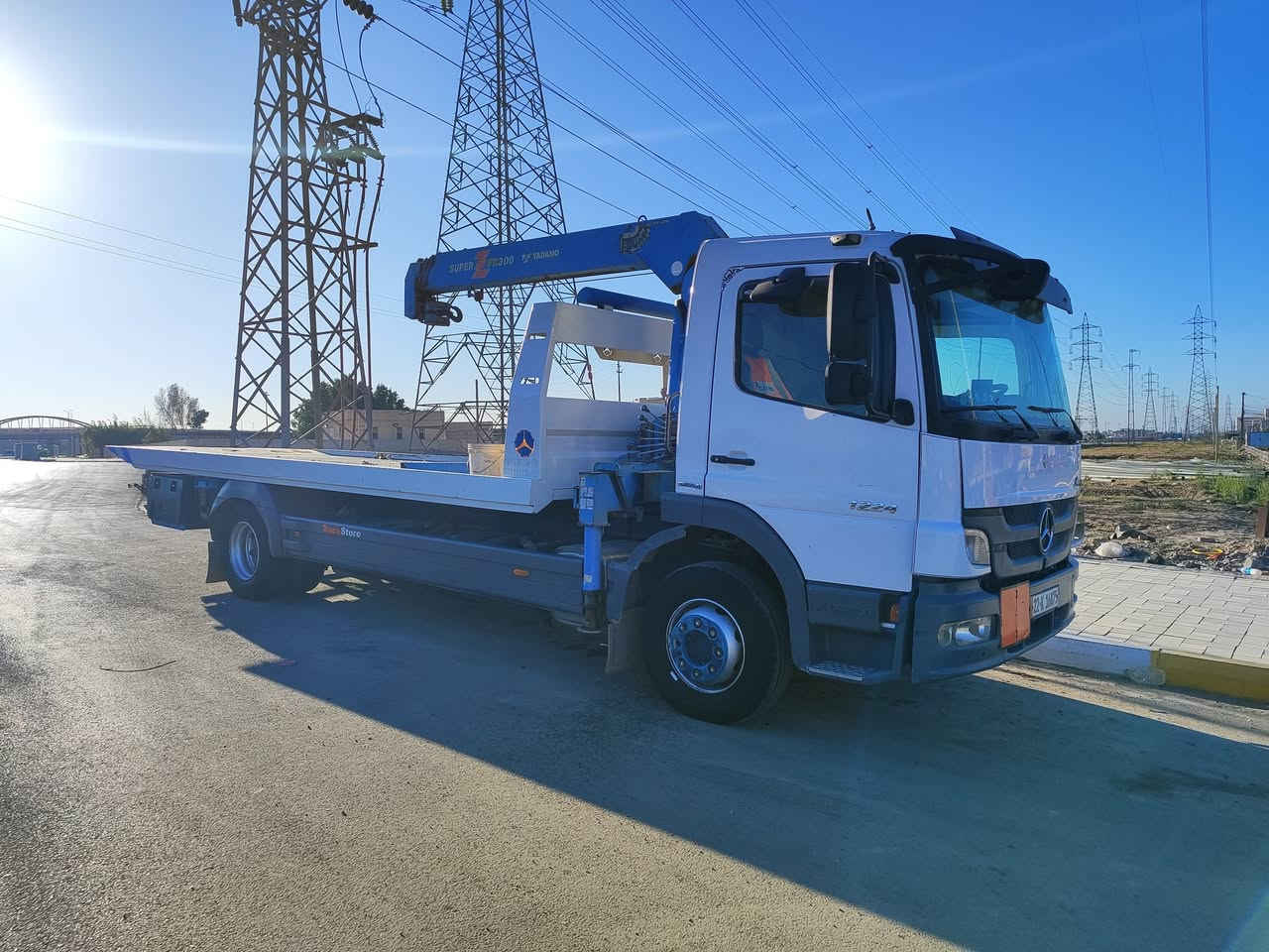 للبيع تيكو كرين فحل ٨برغي سته سلندر 3سلايت جديد حاويه موديل 2009 جوبلس خلفي مجموعه كتروز ***********
