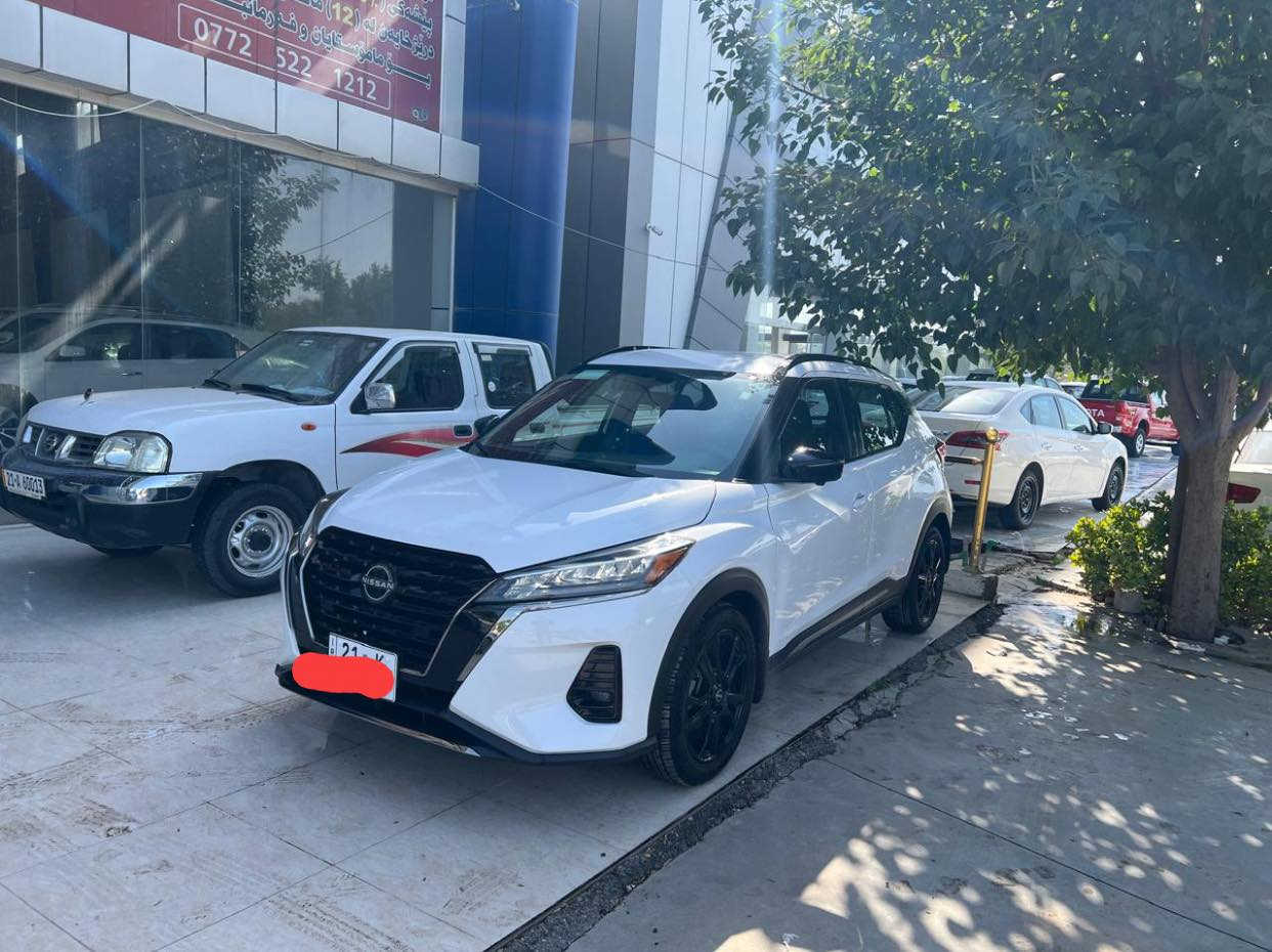 Nissan کیکس
2023 SR 
مواسفات ئەمریکی
١٧ هەزار روشتوە یەک هەفتەیە رەقەم کراوە 
بویاخی نیە بارجە گوراوی نیە ارباک نەتەقیە 
دوو جیگە ساردی بجوکی هەیە 
ناونیشان کلار 

Nissan کیکس 
2023 SR 
بدون صبخ بدون ارباک فقد مکانین بارد خفیف 
ماشی ١٧ الف 
عنوان کلار 
***********

