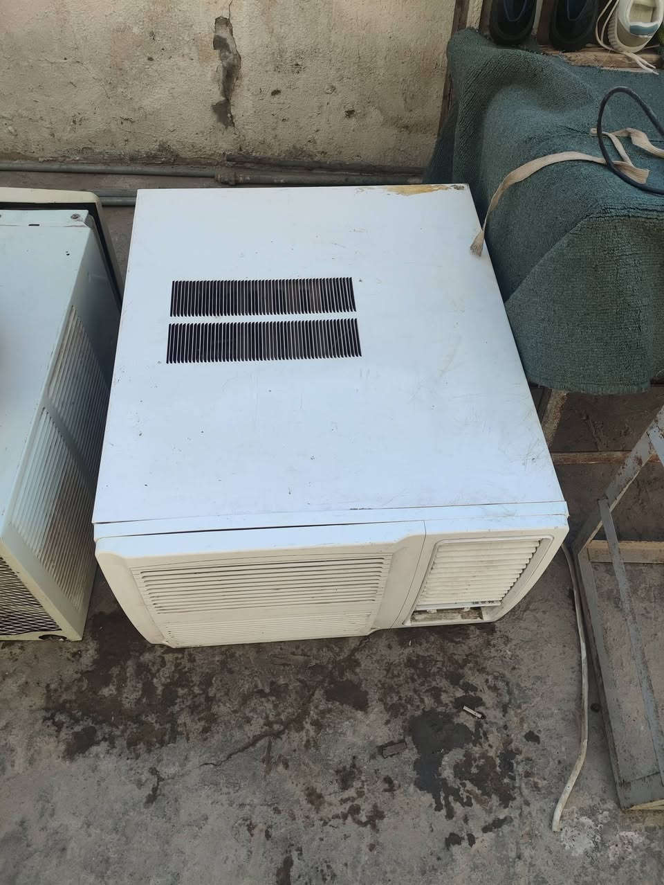 السلام عليكم عندي نثين مكيفات للبيع جدد واحد شغال جاهز واحد بس عوزه  غاز مستخدمات شي قليل الاستفسار ***********
