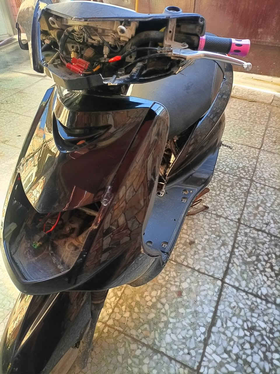 السلام عليكم دراجه سكنس ياباني مكينه صاروخ وين ماتريد هندر سلف دبل استان توديك وجيبك  الدوامك سرعه 140المكان الزعفرانية أربع شوارع السعر 300مبايل ***********
