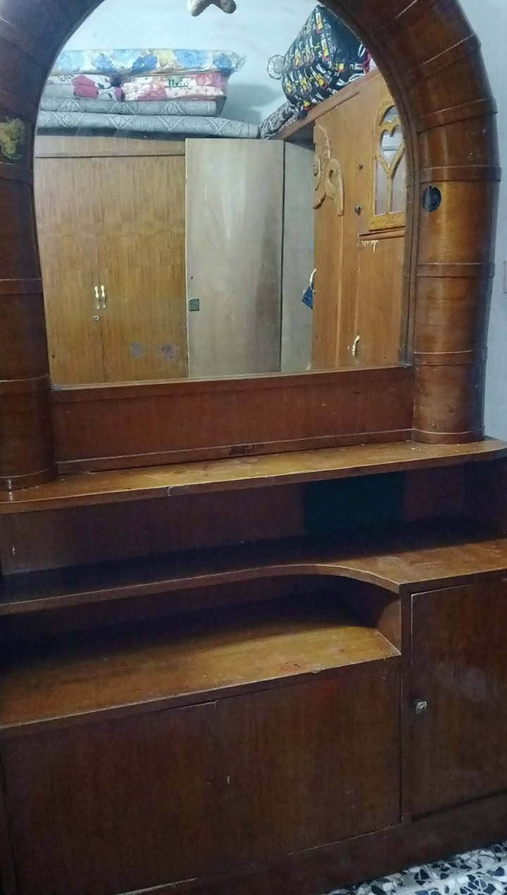 السلام عليكم  غرفة اخشاب نضيفه كامله و الدوشك ويه الجربايه للأستفسار: ***********
