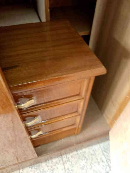 تعلن محلات جسار للمزاد العلني عن وجود غرفه نوم ملحق صاج طبيعي داخل وخارج خشب خمسه  ملم توصا مستعمل لاتصال بغداد حي الإعلام شارع قطر الندى أهلا وسهلا بكم ***********
