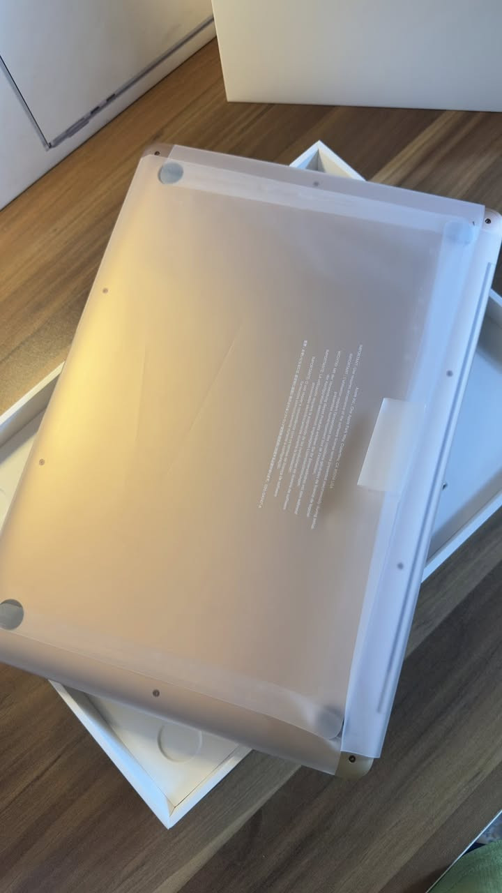 يلي موصيني على m1 هذي نادرة اللون الذهبي تنباع لاول شخص يحجز مــو تكولون مكلتي
Air m1 13 inch 
Ram8 
Hard 256 
لون الذهبي ☀️
انتاج 2023 
بطارية 96‎%‎ مشحون 52 مرة 
كلش كلش جديد نظافتة 100‎%‎ بدون أي خدش✅

للطلب والأستفسار ارسال رسالة 

قناه التلي 
https://t.me/Appllle_Product

تيك توك
www.tiktok.com/@wolf.wiq

انستا
https://www.instagram.com/wolf.wiq/profilecard/?igsh=MXdpZG5maTQ5N3p1ZA==


**إذا كنت صاحب هذا الإعلان وتريد حذفه لأي سبب، رجاءا أرسل رسالة إلى الدعم الفني**