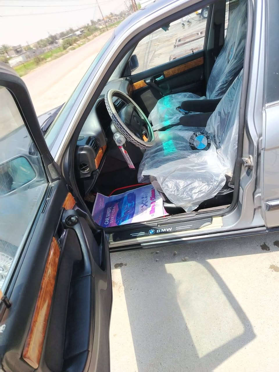 بي ام 730 بلادي
مواصفات فول 1/1
موديل 93
گير محرك بشرط
تبريد شغال ثلج
على وضعيه البلاد
سلايد كهربائي  دبل جام  كهربائي دواخل جديد برده خلفيه بلادي لايتات امامي خلفي جديد كهربائيات كلهة شغالة سياره مصبوغه عام للجماليه
سيارة مابيها كل نقص
رقم بغداد انگليزي جديد باسمي والتحويل ثاني يوم
السعر 78 ورقه وبيه مجال مكاني بغداد بسمايه
رقم الهاتف ***********
