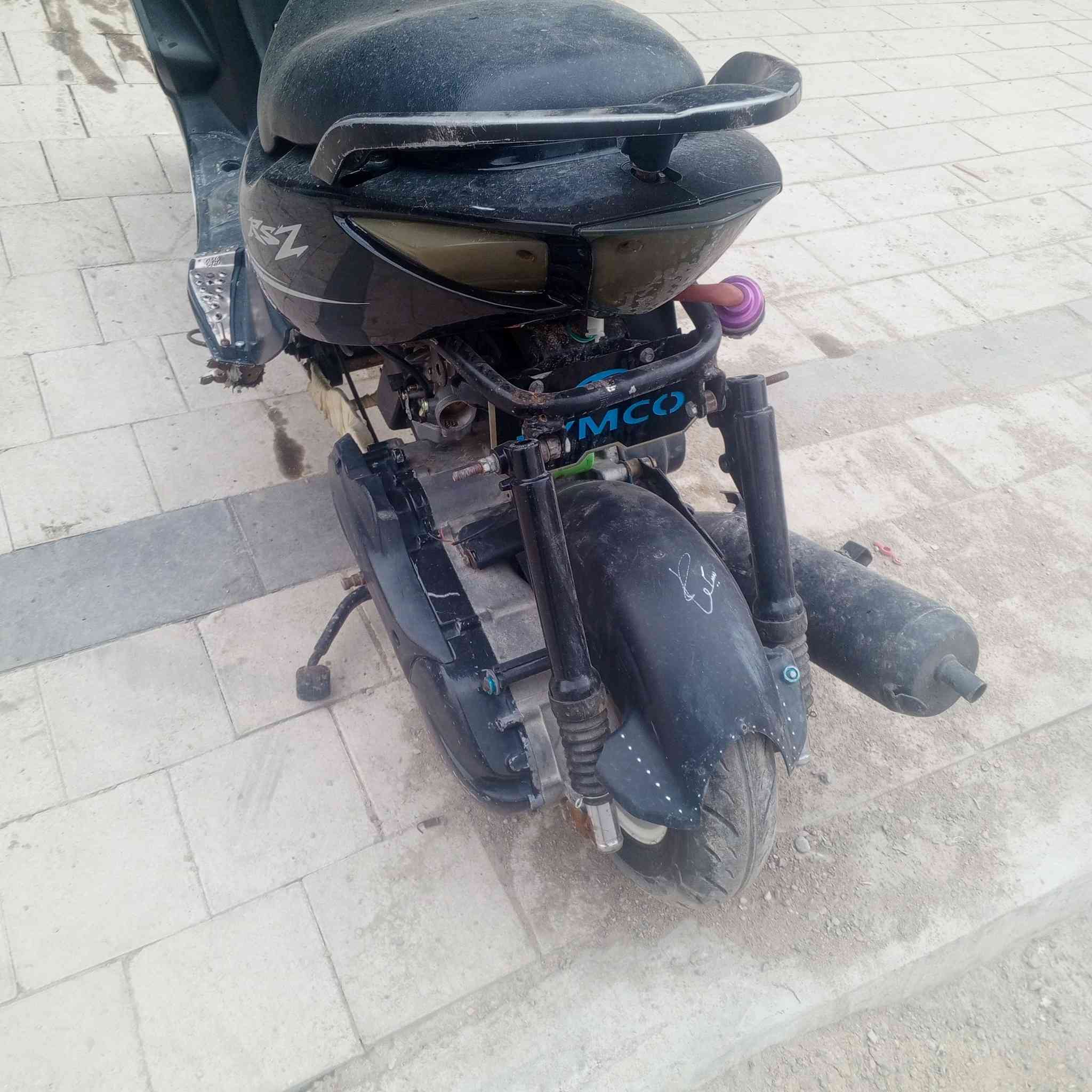 دراجت للبيع كلمن وسعره دراجت نضاف فول نص نكره مبيه اي شي طفي من كلشي كملت اي الستفسار هذه رقمي ***********او عله نت موجود
