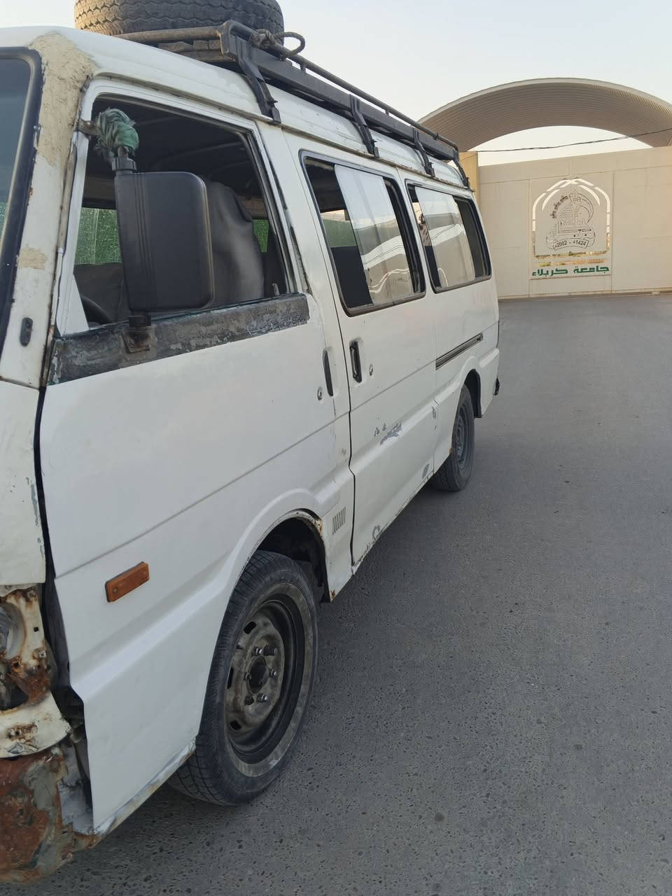 السلام عليكم
 كيا مازده للبيع موديل 96 رقم انكليزي بسمي  مصفره هيئه وغرامات سعر 45 وبيه مجال للاستفسار اتصال على الرقم ***********
