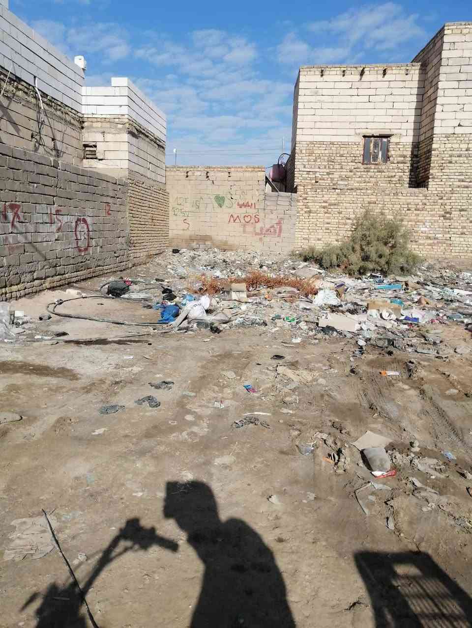 قطعة زراعي للبيع في البطاط نهاية الشارع في الفرع المساحة ٢٠٨ الاستفسار ***********
