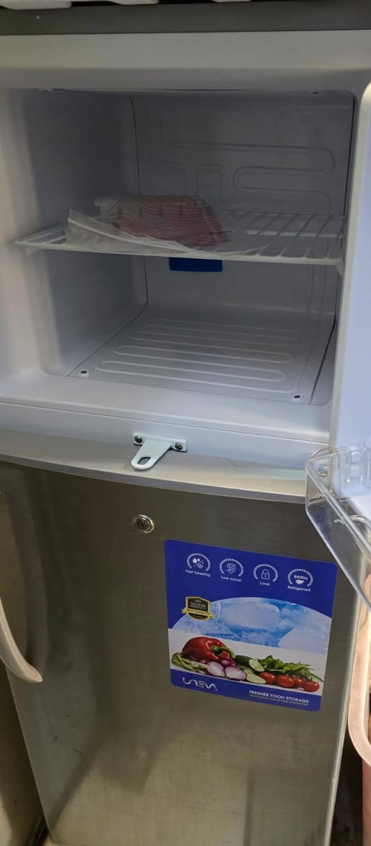 ثلاجة يونيفا جديد غير مستعمل
ب٢٥٠
***********
